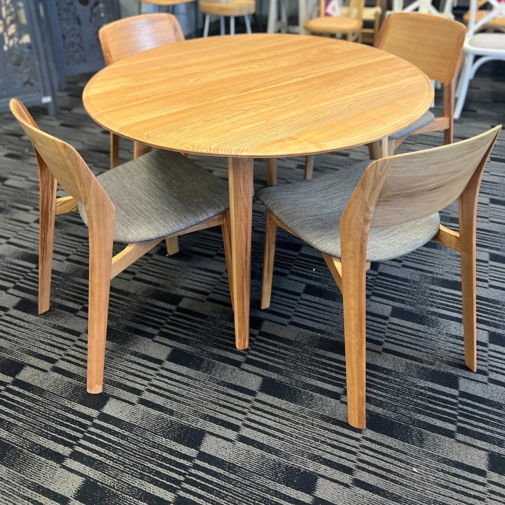 120cm Round Solid Ash Wood Dining Table, 4-Seater, Oak