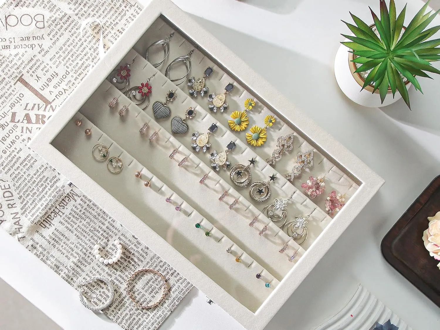 Coward Earring Organizer Tray Box, Beige Velvet Earring Jewelry Display Storage Tray Case with Transparent Glass Lid for Home Drawer or Shop Selling